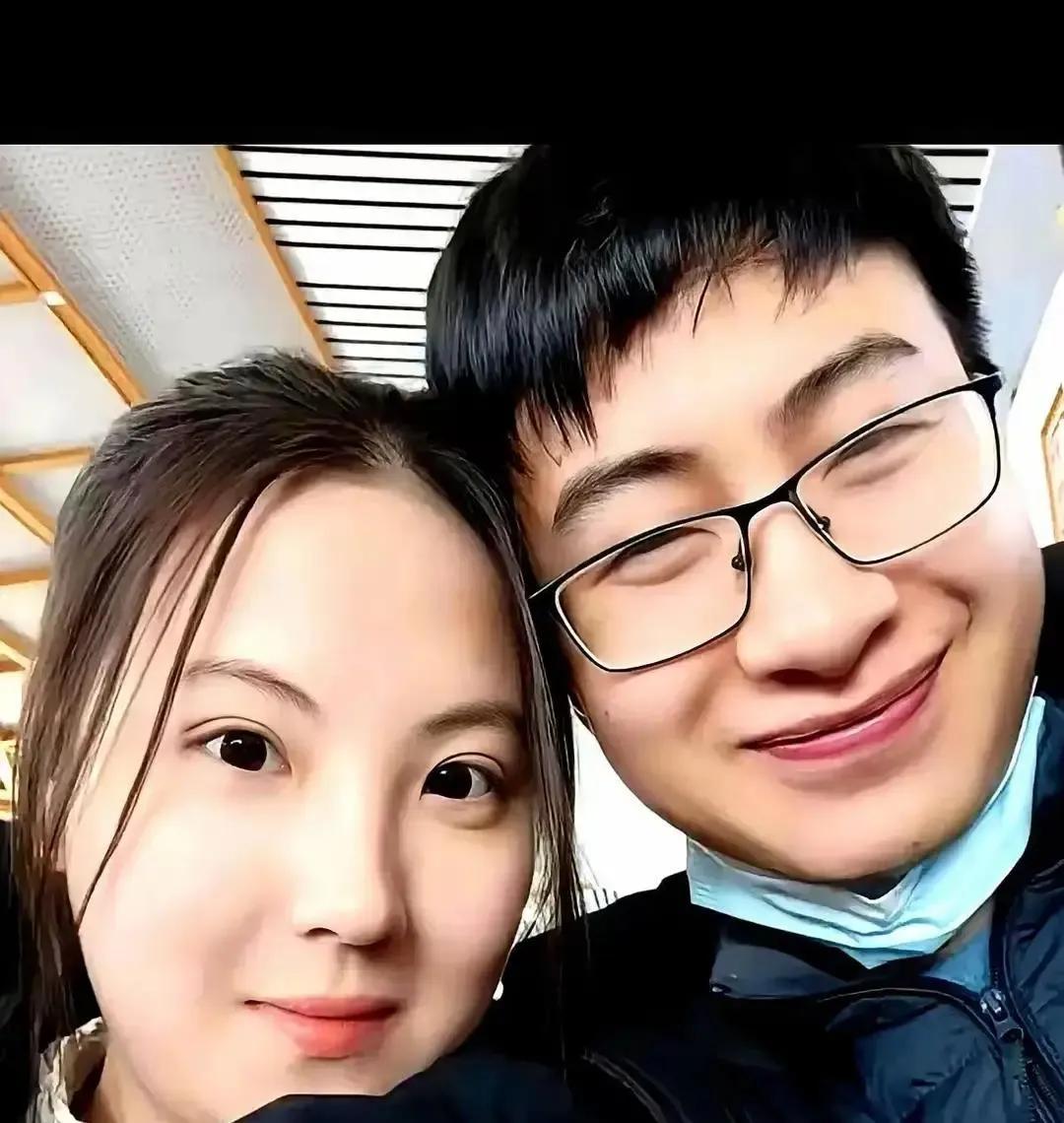 庞众望这事儿闹得，真是让人看清了人性的现实。
 
分手才半个月，女方前脚删光照片