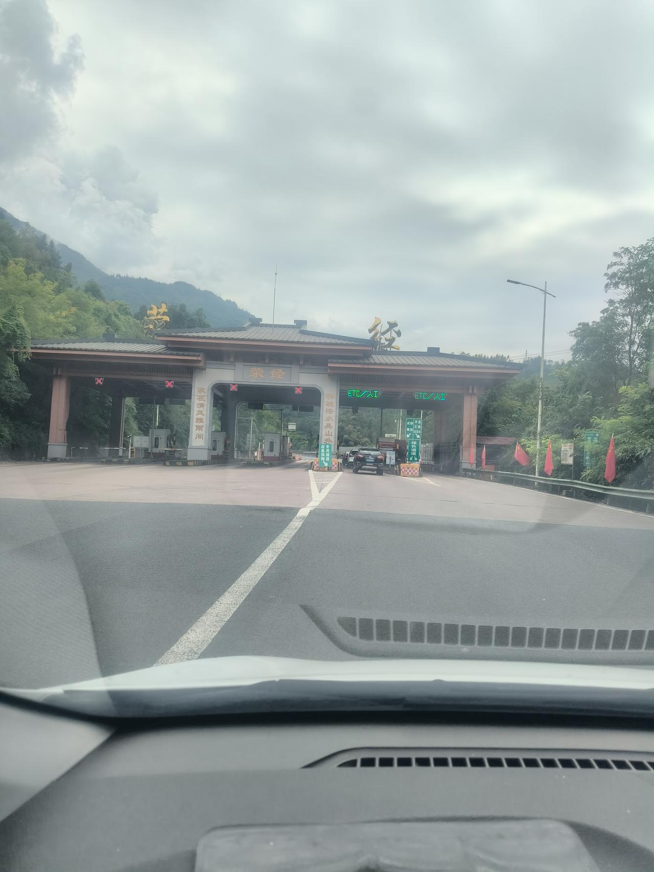在四川川西，每一个城市都有自己独特的文化记忆，每个城市都是一个旅游符号。今日来到
