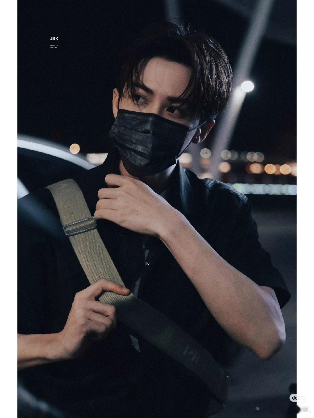 金白开🍠发的檀健次机场神图 ，是路过的蚂蚁看了都想再多看几眼的程度