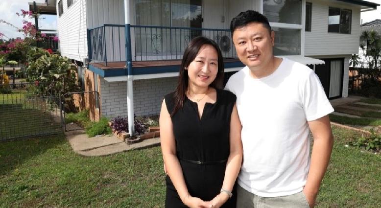 华人父母为子女升学可以去到几尽？一对居于澳洲昆士兰的专业人士夫妇，为确保两名女儿