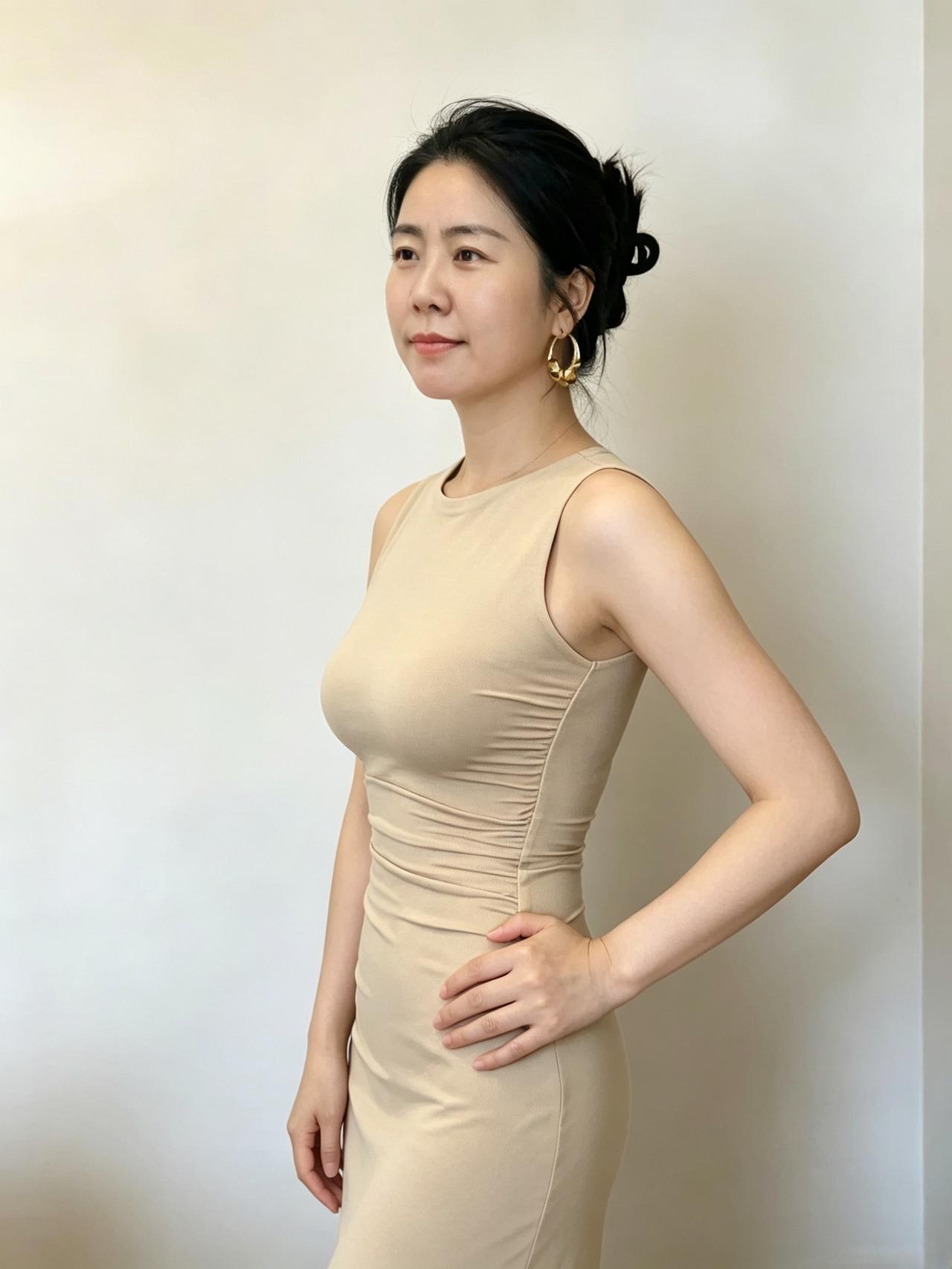 岁月没有磨去鲜活
反而沉淀出独一份的气场
优雅从来没有固定模板
你站在哪里，哪里