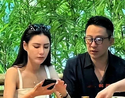 最近，马筱梅遭遇网络攻击，引发两岸舆论风波。 事情起因是马筱梅“被黑”，她家人，