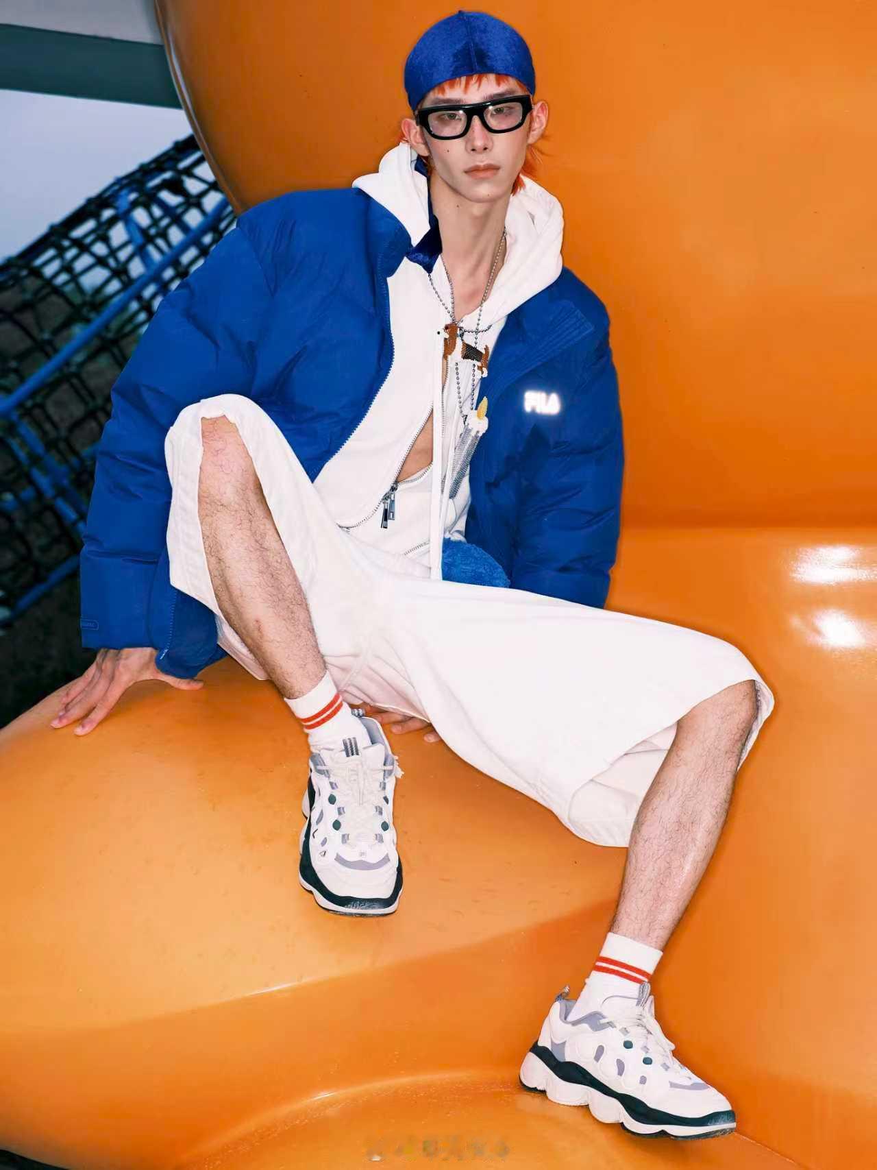 冬日就是要出色 寒冷的冬天就要到了，出行和日常当然要购入一件羽绒，百年时尚运动品