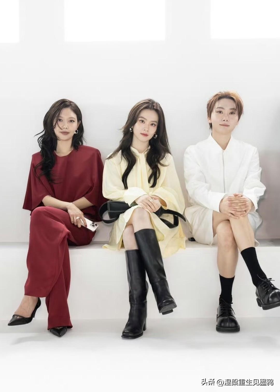 韩国歌手夫胜宽晒出与陈昊宇崔秀英同框合影，这张合影拍摄于首尔时装周的COS品牌秀