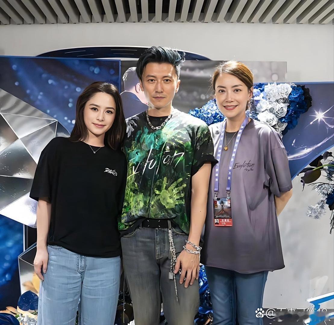 谢霆锋这神情，咋看着有点紧张？ ​​​