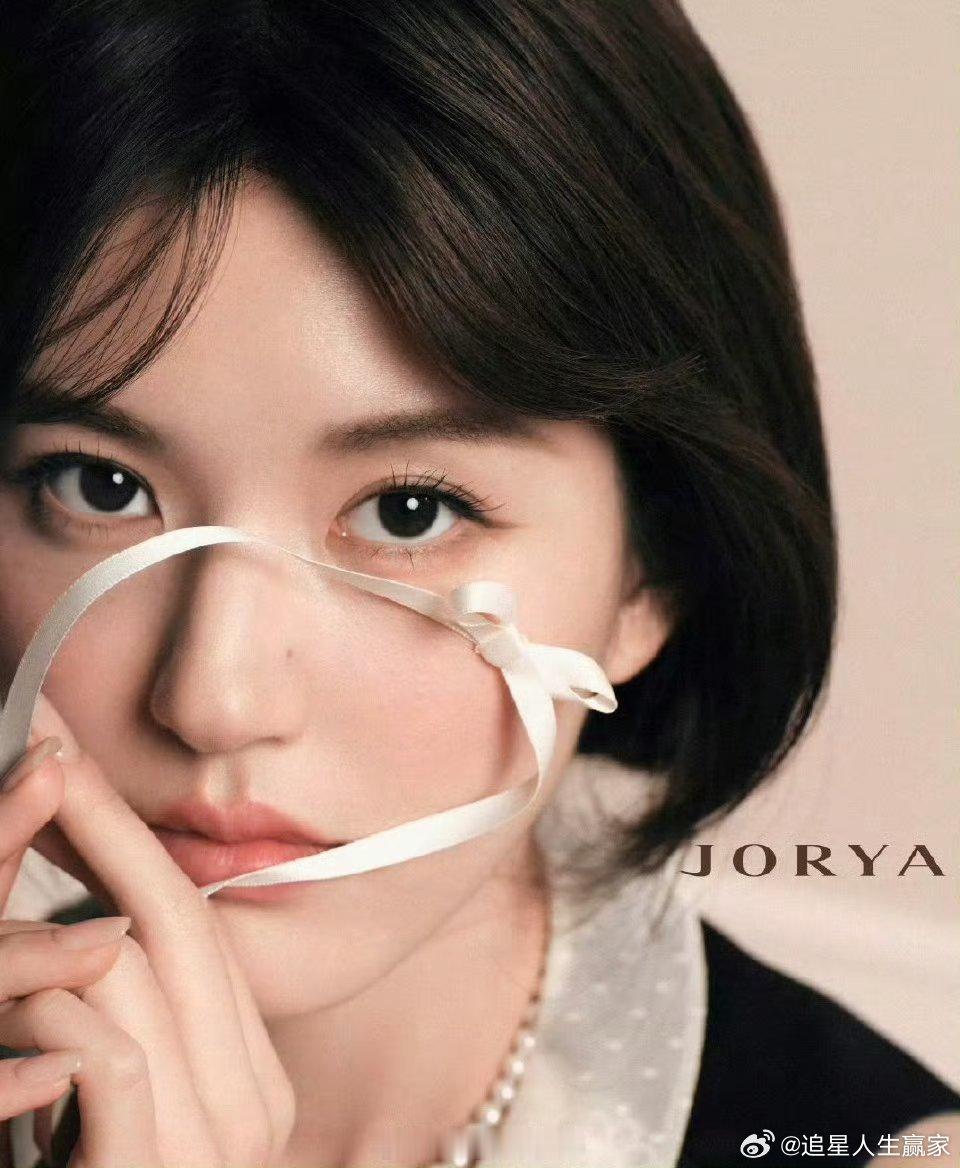 这个物料赵露思真的是真人版bjd吧好像大学生这个状态太好了。