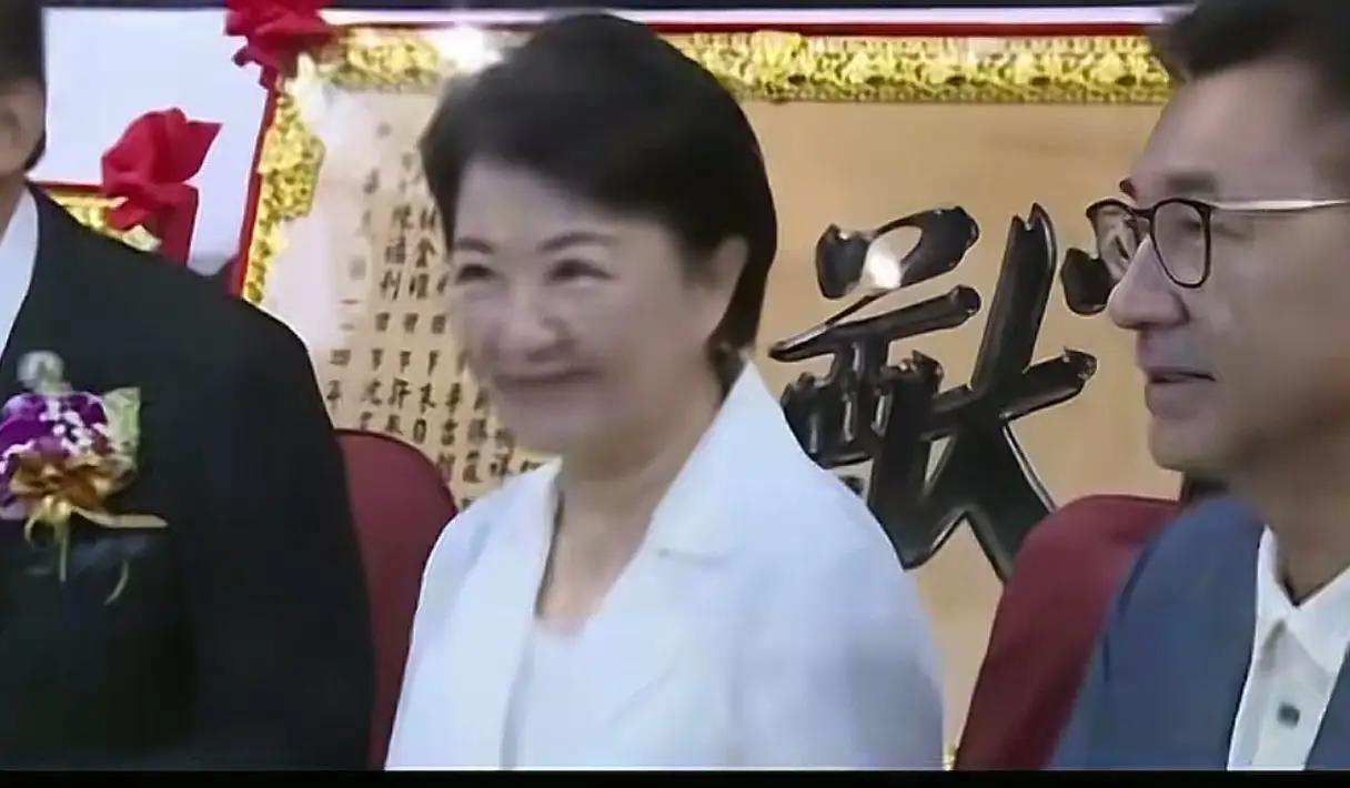 卢秀燕呼吁能当真吗？不承认自己是中国人，不坚持和平统一的路线，再声嘶力竭的呼吁也