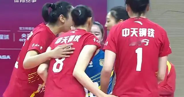 江苏女排0：3上海女排，吴梦洁19分，第二局输的可惜，范伯宁目前不适合首发！
