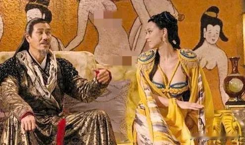 公元186年，汉灵帝刘宏心血来潮，命令十四至十八岁的宫女半裸嬉水，自己也脱光参与