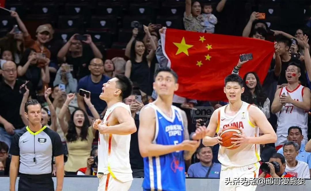 胡金秋回国第一时间去球馆练球，被主教练王博给骂了一顿！回家陪家人去！说实话大秋真