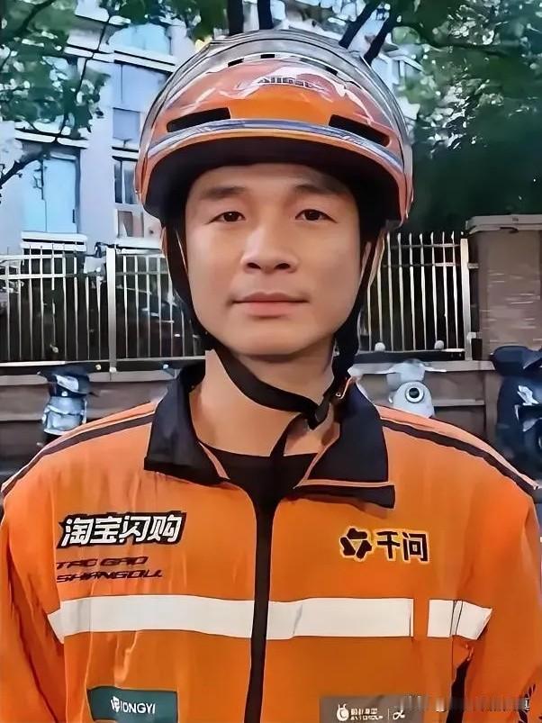 上海外卖员潘兆斌，被中央政法委点名表彰；潘兆斌在3月24日送外卖的时候，看见一个