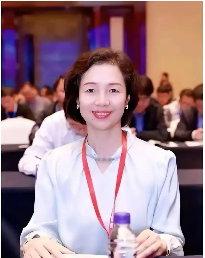 米振莉也该醒醒了！
女儿医院的事情闹得人尽皆知，
过度溺爱孩子最终害了孩子！
