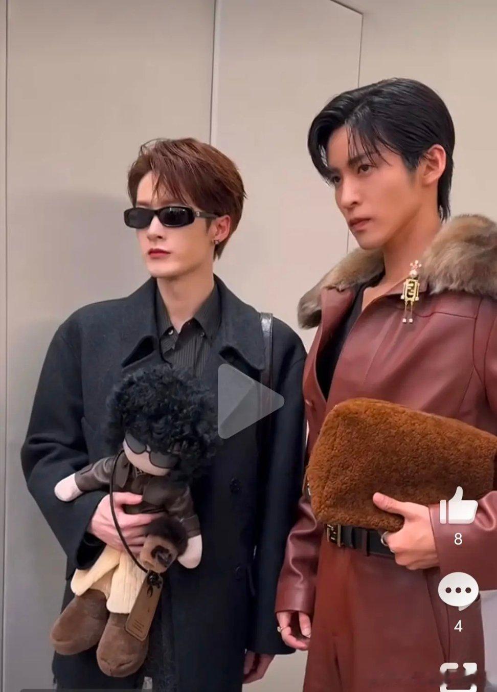 檀健次昨天秀场和目黑莲同框👇目黑莲是日娱顶流，今年日版窝瓜金九是他单封。 ​​
