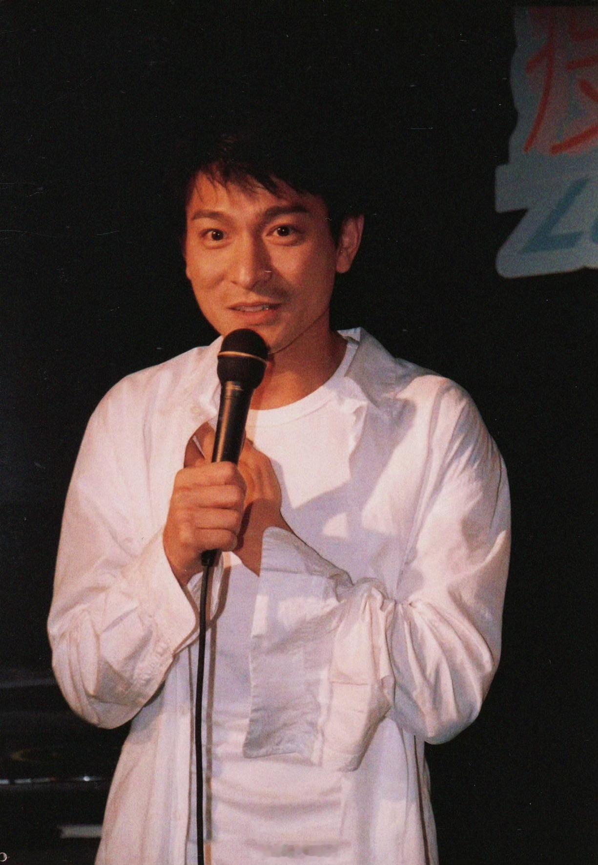 刘德华搭乘花絮去幕后 最熨帖、温暖的“胖子”，陪你走过低谷——2001刘德华刘德