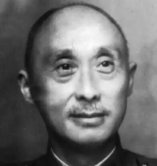 1948年，曾经开着汽车在光天化日之下奸淫妇女，活生生踢死佣人的国军中将王泽浚，