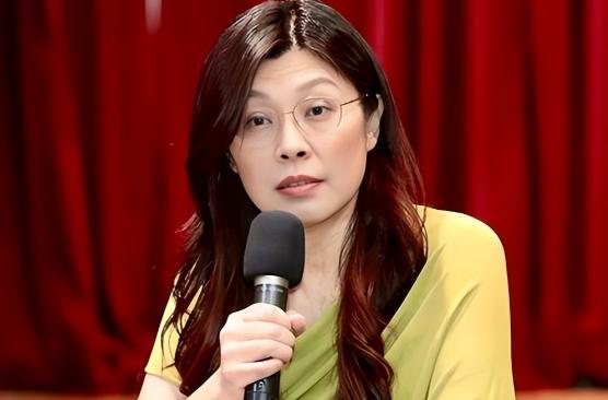 前脚大陆拿红利，后脚直奔美国！郑丽文这波操作，真不是我们想多了   

郑丽文从