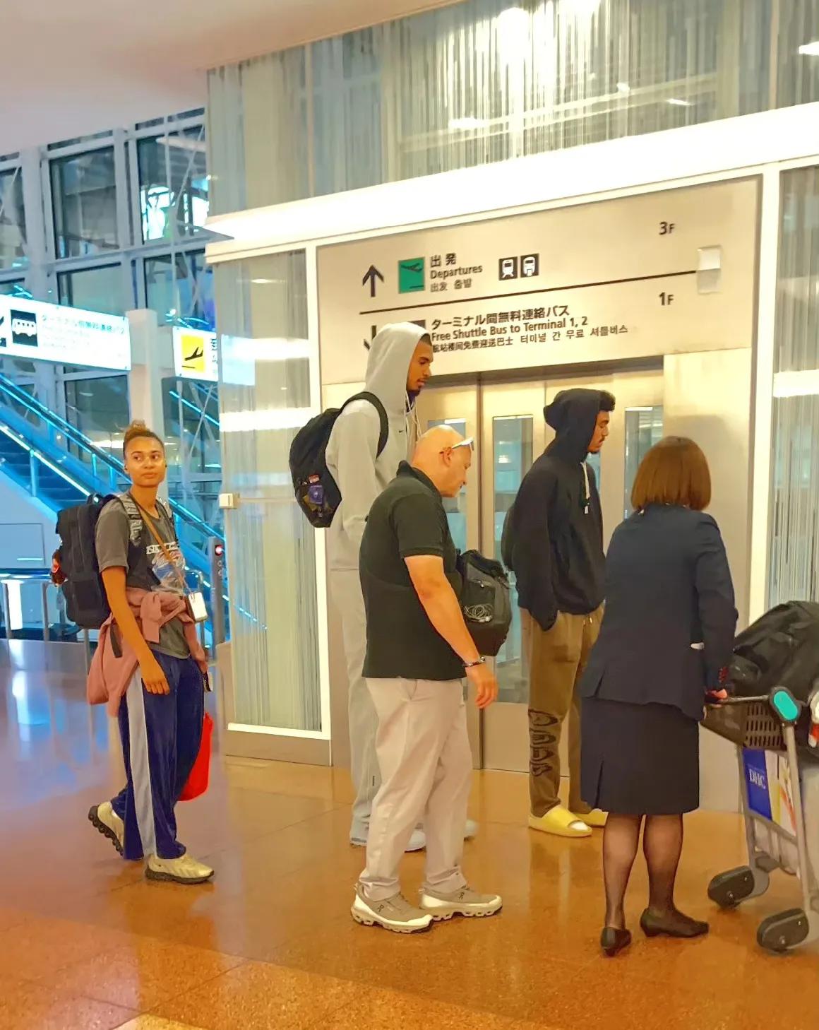 学什么？刚结束少林寺修行的文班亚马抵达日本！

文班亚马在少林寺潜心修行了一段时