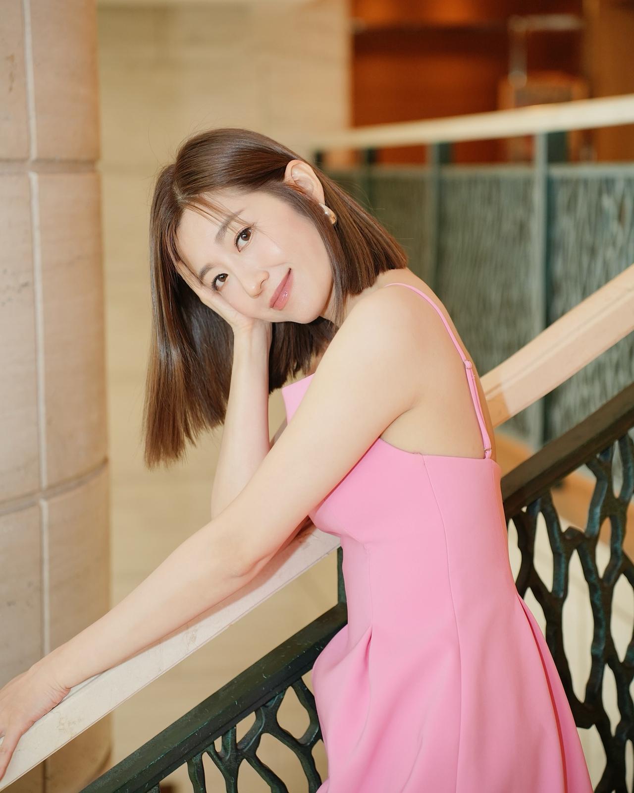 43岁的香港女星陈自瑶（Yoyo）近年迎来事业第二春，不仅保持冻龄美貌，更从TV