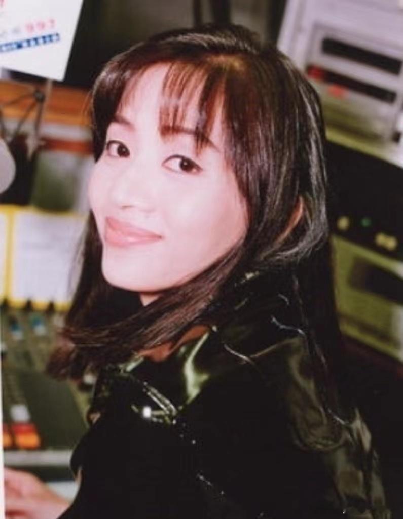 她是一个伟大的女人 用生命影响生命 她也是一个傻女人 没有妒忌心  会因为别人的