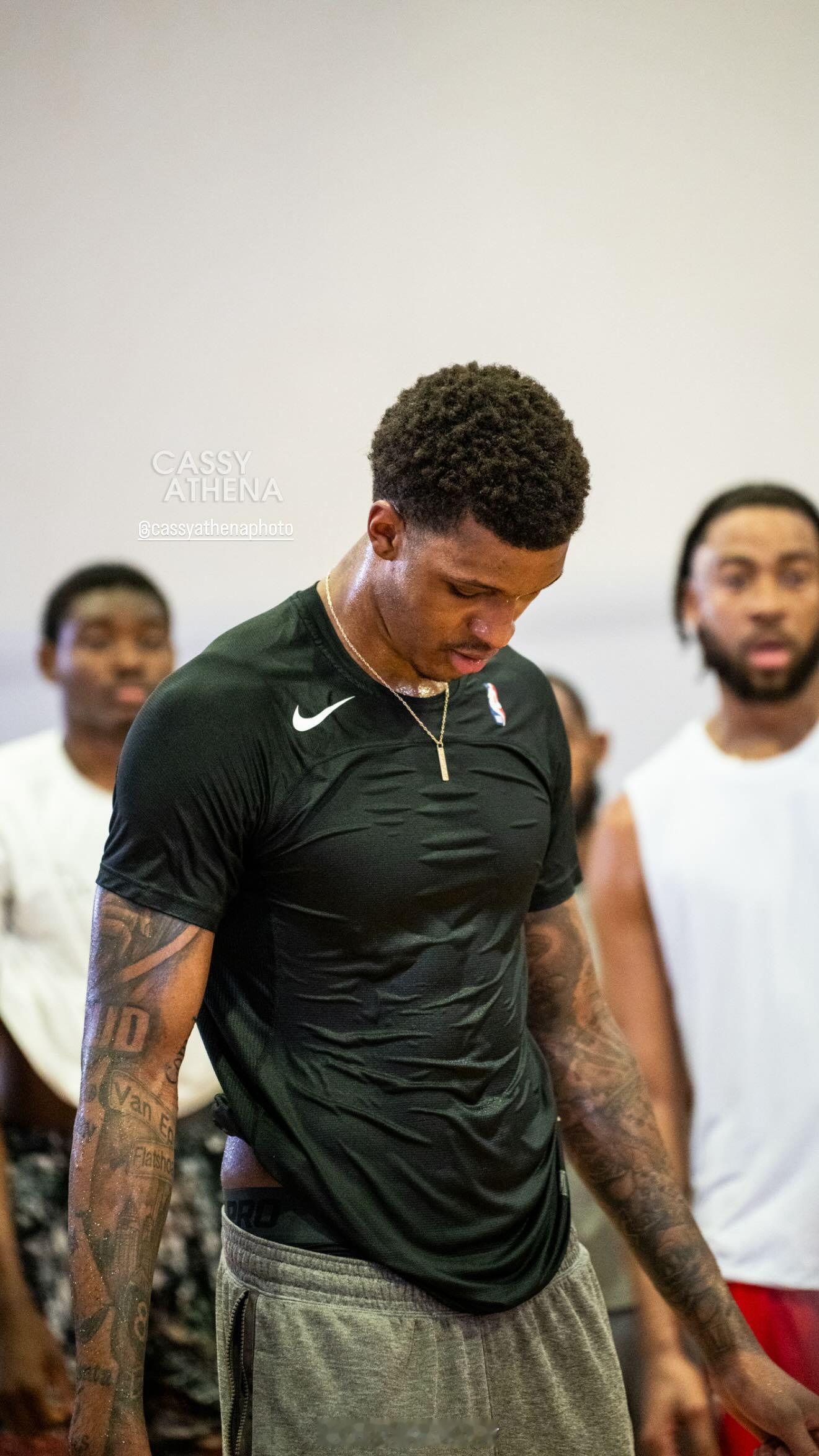 小贾ins晒休赛期训练照小贾巴里史密斯休斯顿火箭NBA吐槽大会 ​​​