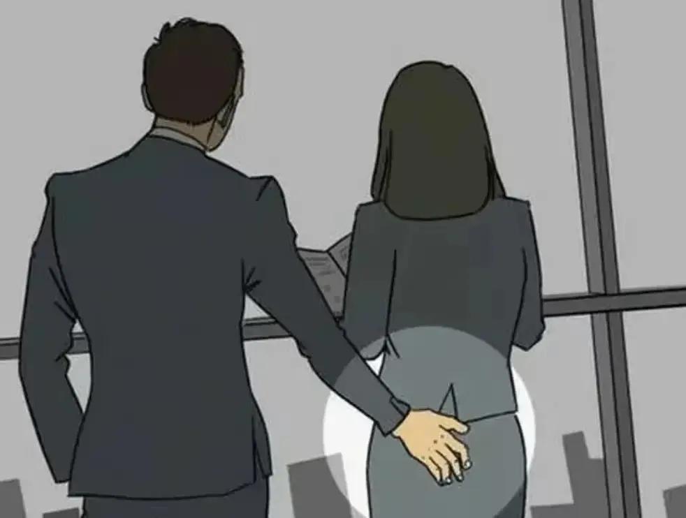 “这就是手欠的代价！”浙江杭州一男子见女同事年轻漂亮，一时没忍住用手拍了一下女同