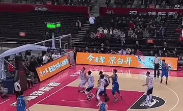 CBA联赛半场超远三分5佳球：

1.贺希宁0.1秒绝杀四川
深圳VS四川   