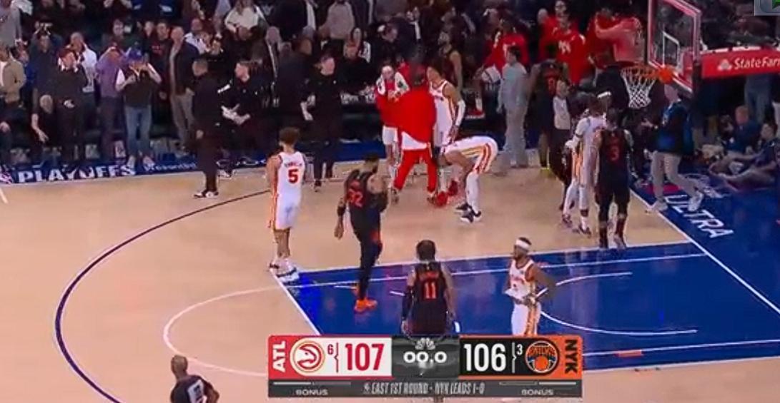 25-26赛季NBA季后赛东部首轮第二场，老鹰107-106逆转击败尼克斯将总比