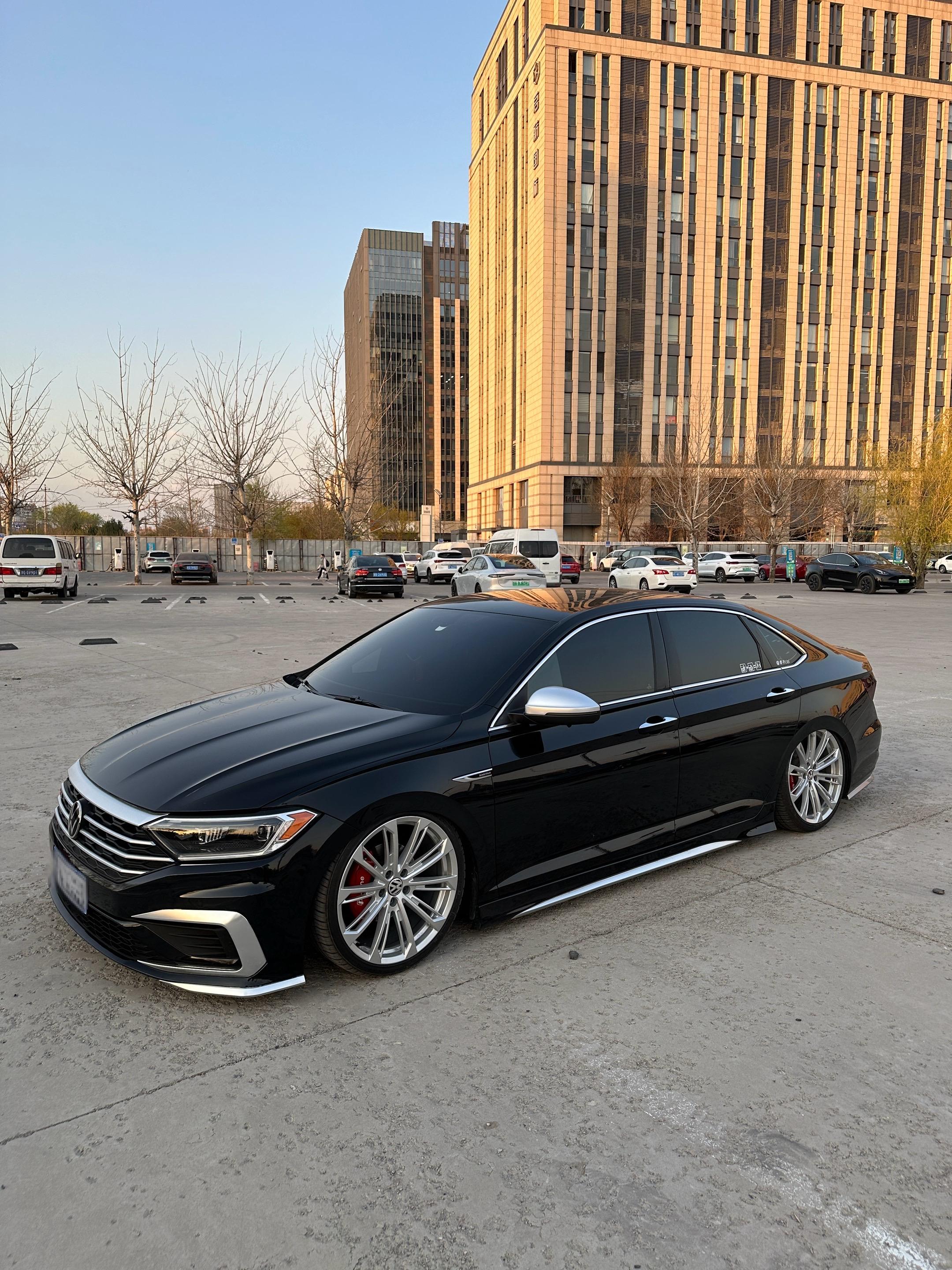 他们都想看你跌倒 所以你要稳稳站着。