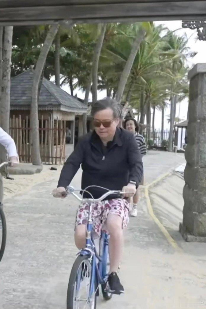 余华推荐过的书你读过几本💡余华偏爱现实主义佳作，《平凡的世界》在列，朴实故事总