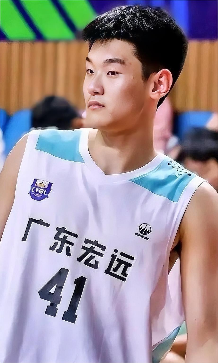 难怪任骏飞新赛季不回归，原来是他的接班人升入一队了！

昨晚广东宏远迎来了新赛季