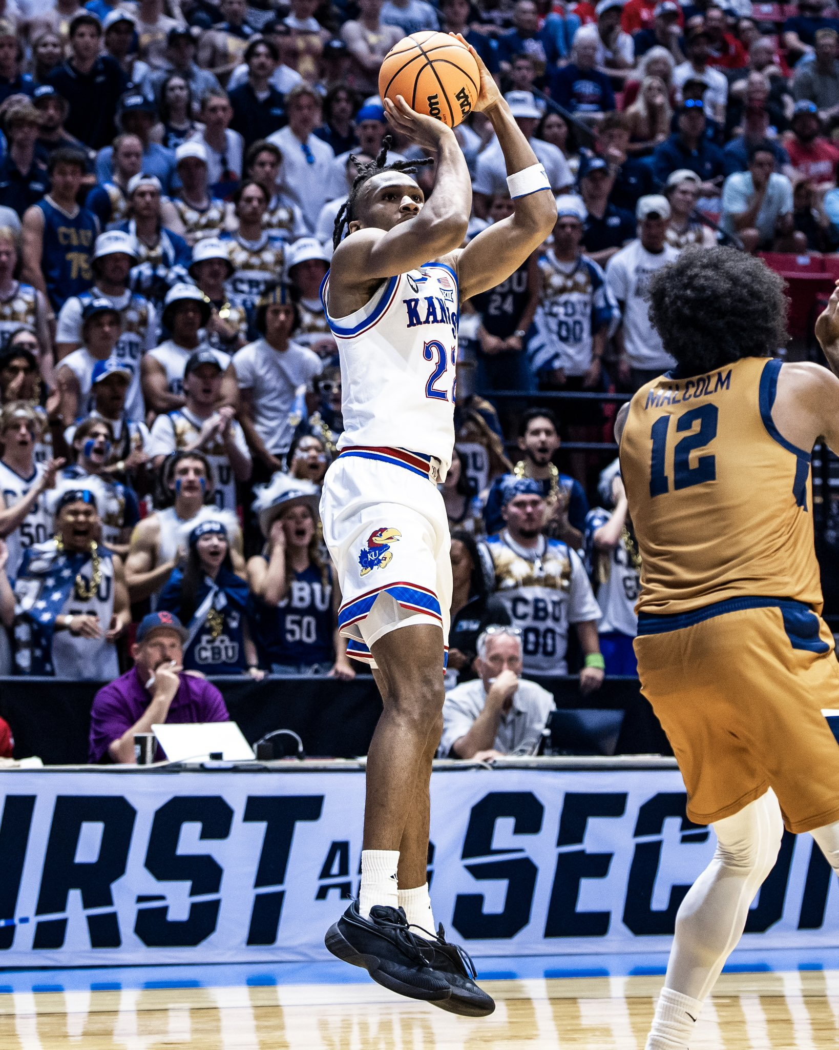 我堪疯三首轮一度领先20多分，最后被CBU追到只差6分，差点被翻盘… 醒醒吧，这