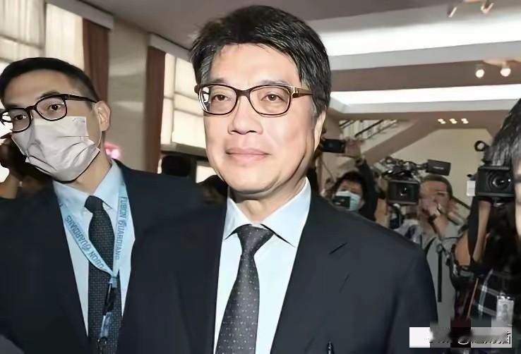 大陆公安宣布对民进党立委沈伯洋进行立案侦查。台陆委会主委邱垂正对此回应放狠话:“