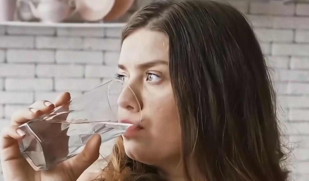 倒头就睡可能是身体求救信号
真正健康的睡眠，
需要一个稳定、自然的过渡过程。入睡