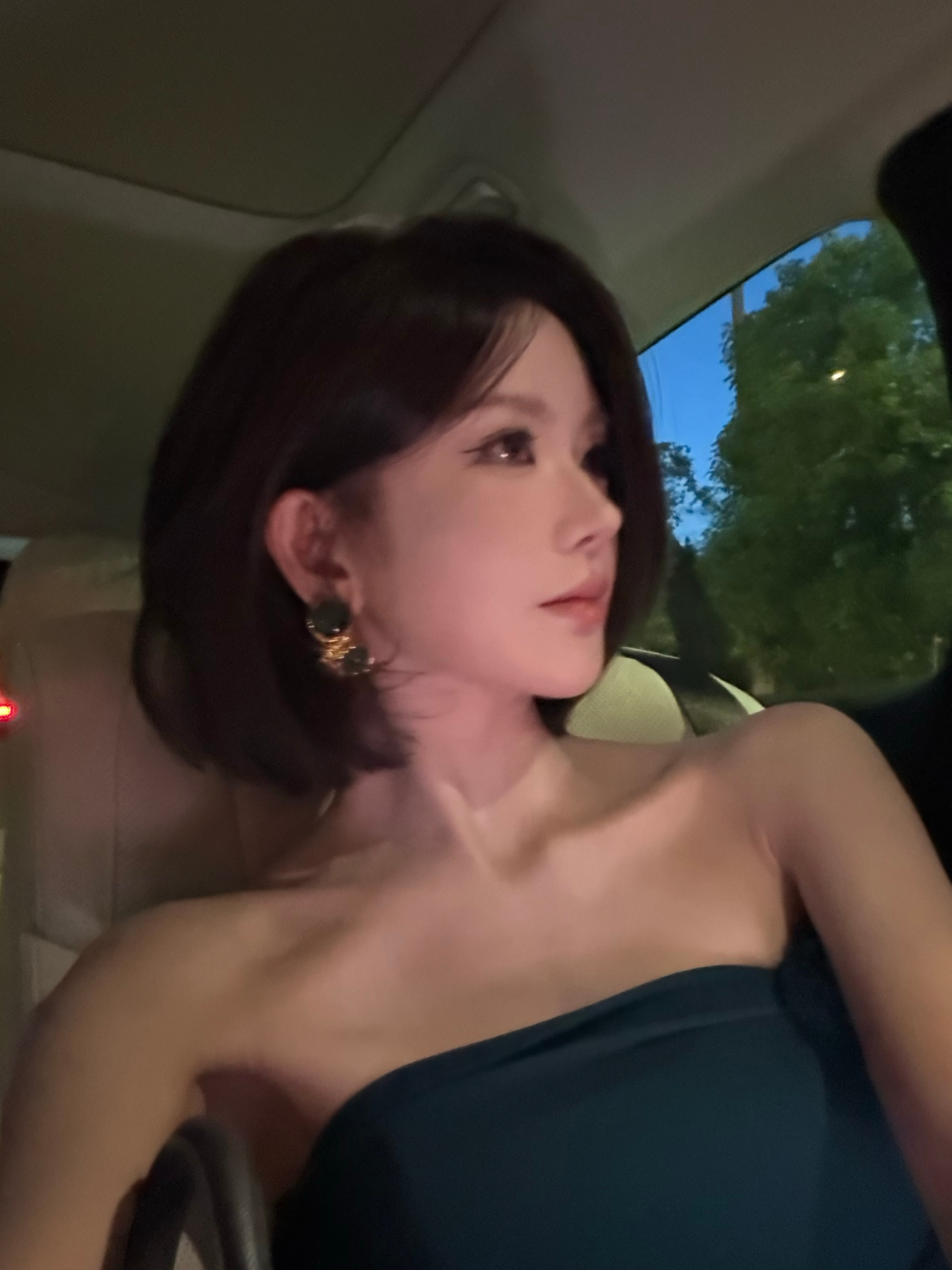 这位离谱的女士 昨晚发现脚指甲长肉里了 手欠把脚指甲翘起来剪了一下 直接剪出甲沟