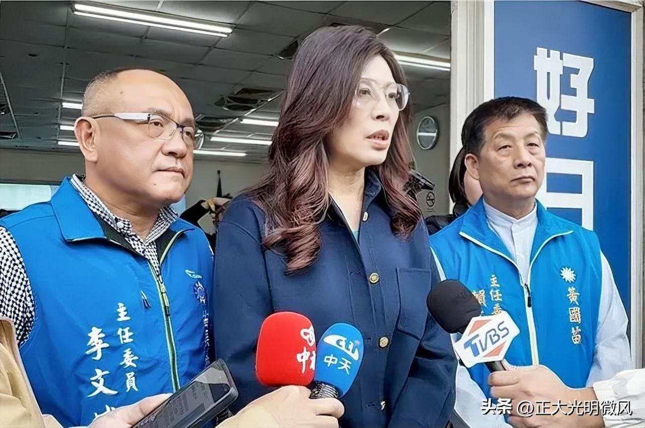 国民党主席郑丽文5日现身苗栗市党部新春团拜，与地方党员热络互动、发红包拜年，现场