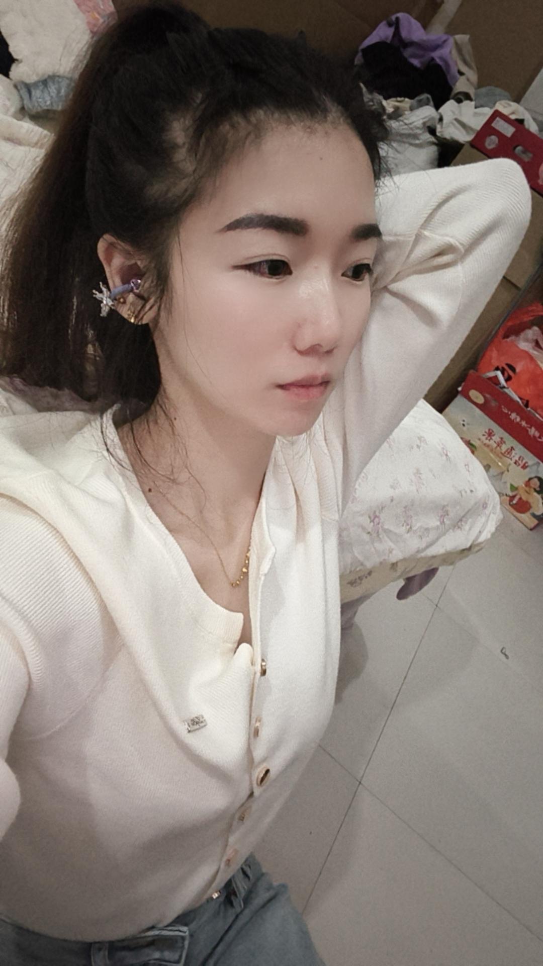 生活就是自己哄自己，把自己劝明白了，什么都解决了，可日子有毒，且没有解...