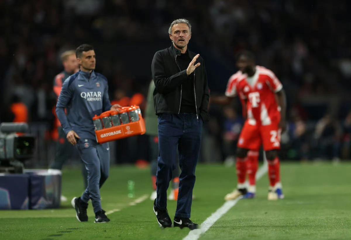 欧冠名局诞生！5-4进球大战燃爆赛场，恩里克77场书写全新历史每一次豪门碰撞，都