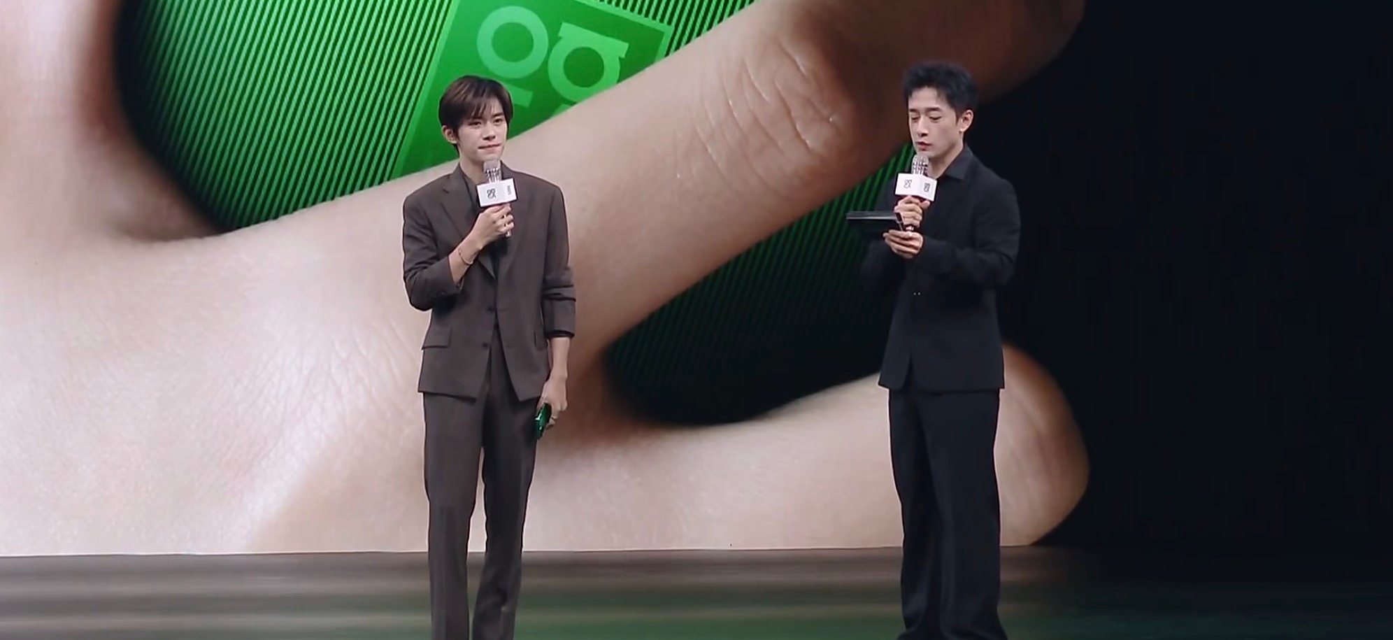 易烊千玺亮相nova发布会时隔两年，易烊千玺以华为nova全球代言人身份重返发布