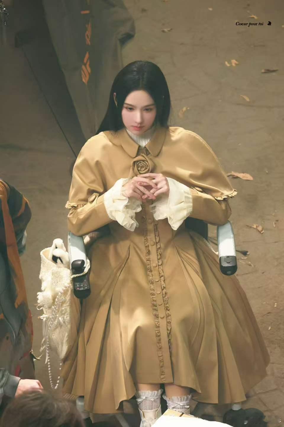 陈都灵从画里走出来了 陈都灵从画里走出来了，好美好萌呀，黑长直的发型搭配起来，简