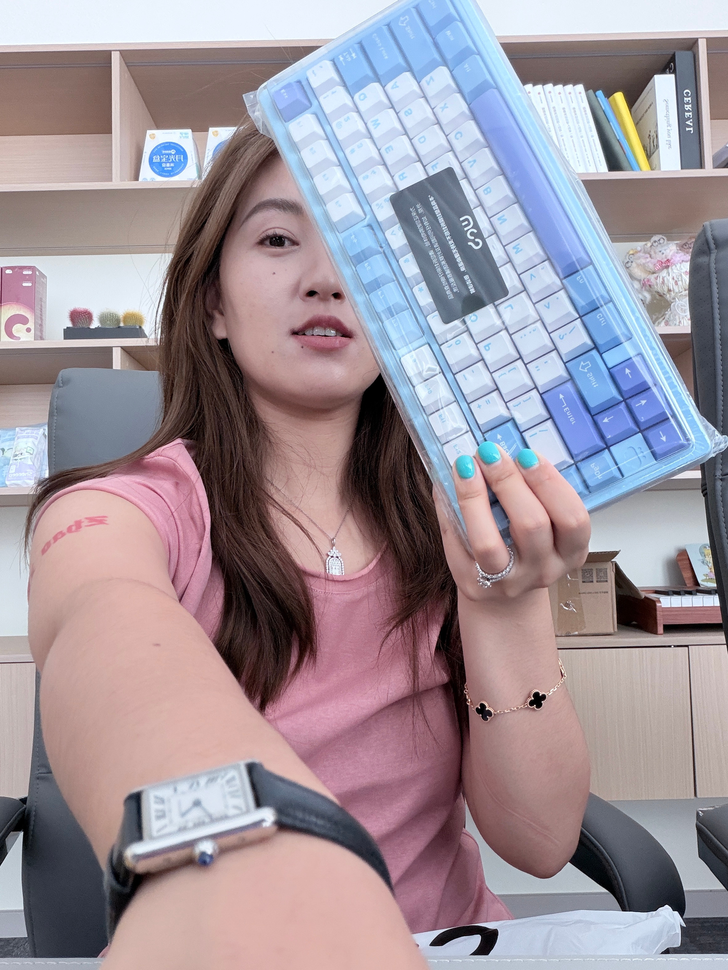 这是谁给我买的吗我办公室收到好几天了没人知道呢我想问问是你们吗对了不是给我写的赵
