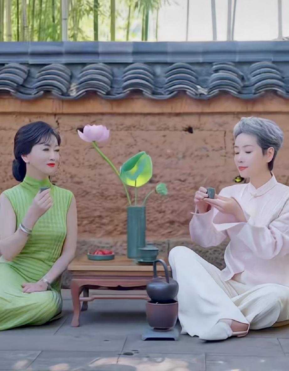 白娘子许仙这么久还有售后，芝童道合

连CP名都有，太有意思了！
这么多年过去，