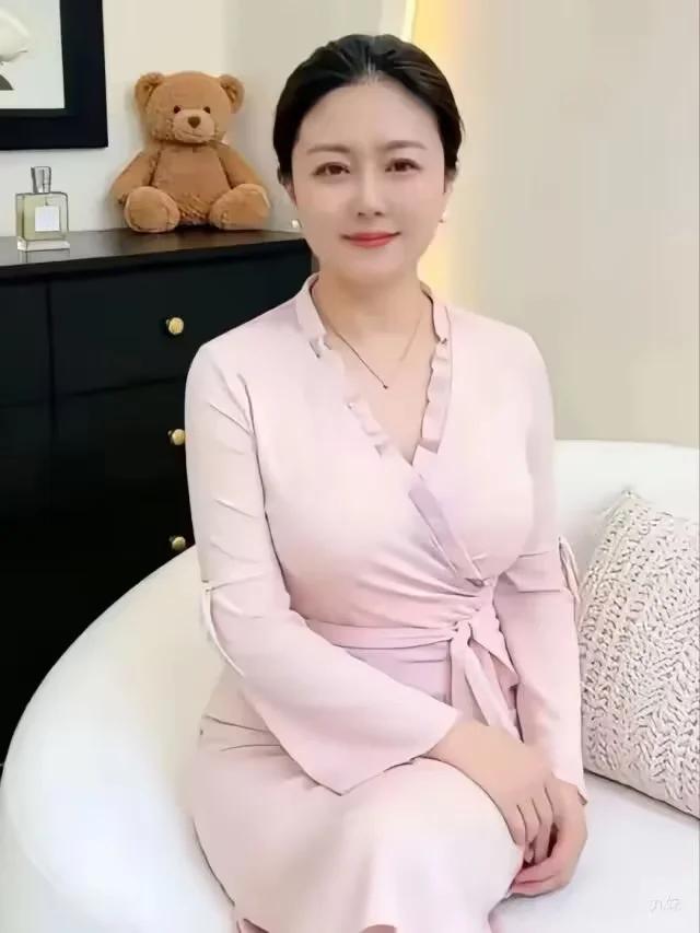 一婚象水 没滋没味，但伴随一生 二婚象无底洞 再多的钱也填不满 离婚象老太太的裹