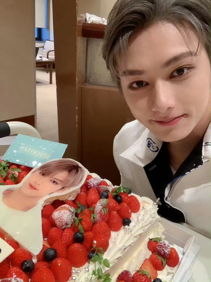 JUN文俊辉 🐱文俊辉0610生日快乐 在30年前， 一只可爱的小猫诞生了。时
