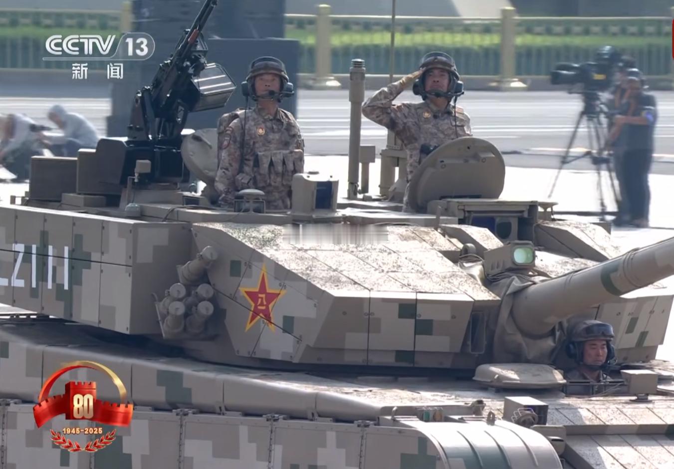 阅兵一直在看，所以坦克到底有没有后视镜？ ​ ​​​