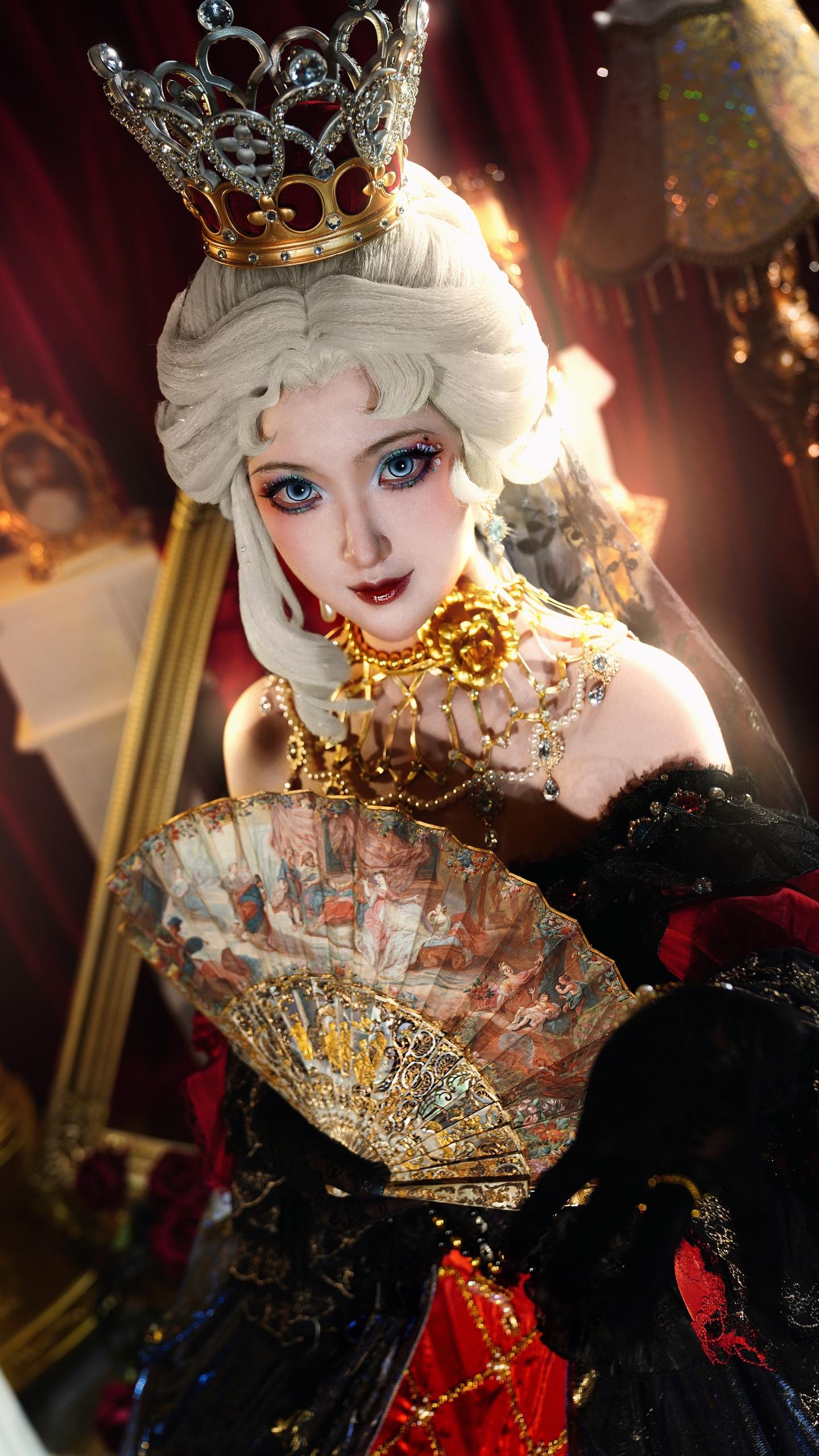 用玛丽皇后时期的洛可可扇子cos红夫人。红夫人虚妄杰作完整版cos正片发发