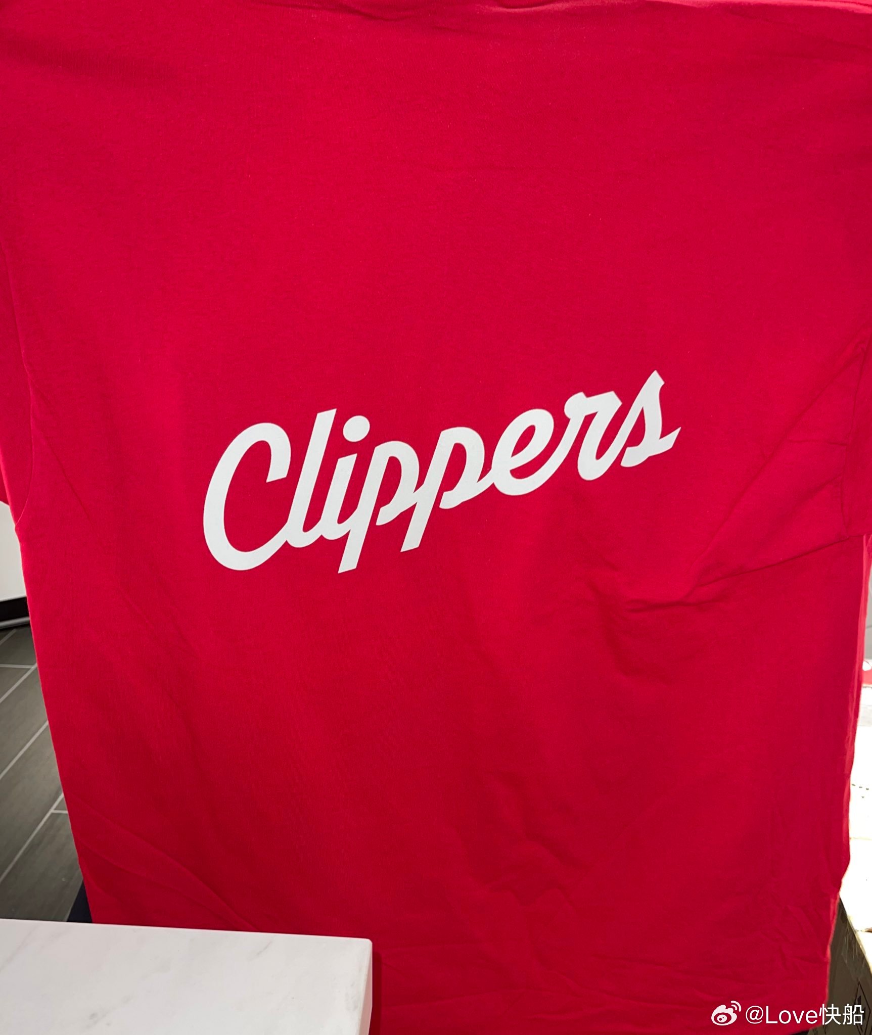 今天对阵步行者，将是加兰的快船主场首秀！• 前10000名球迷可获得布拉德利·比