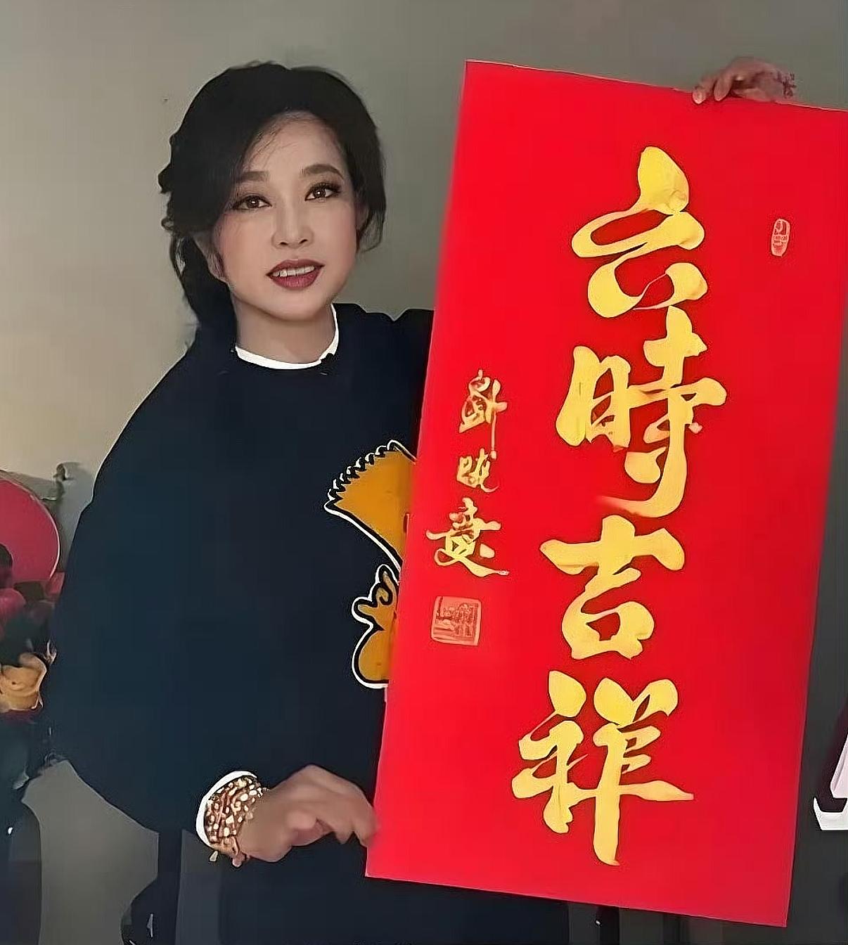 刘晓庆直播带货一幅作品3999元，大家觉得值吗？不得不说，刘晓庆真是挺拼的，75