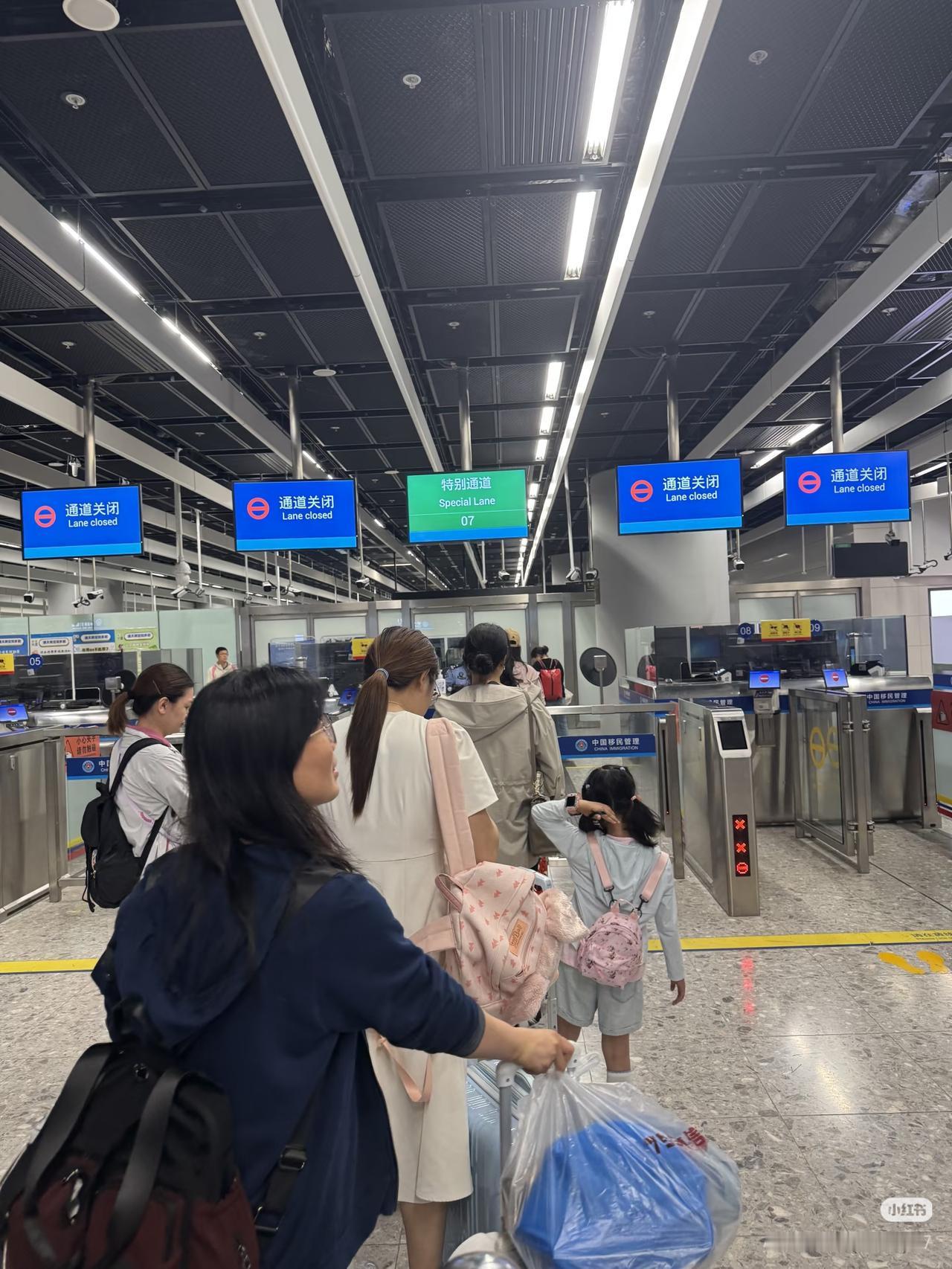 为啥香港到内地的海关不能合二为一呢？
从香港入境内地，需要经过香港的出关和内的的