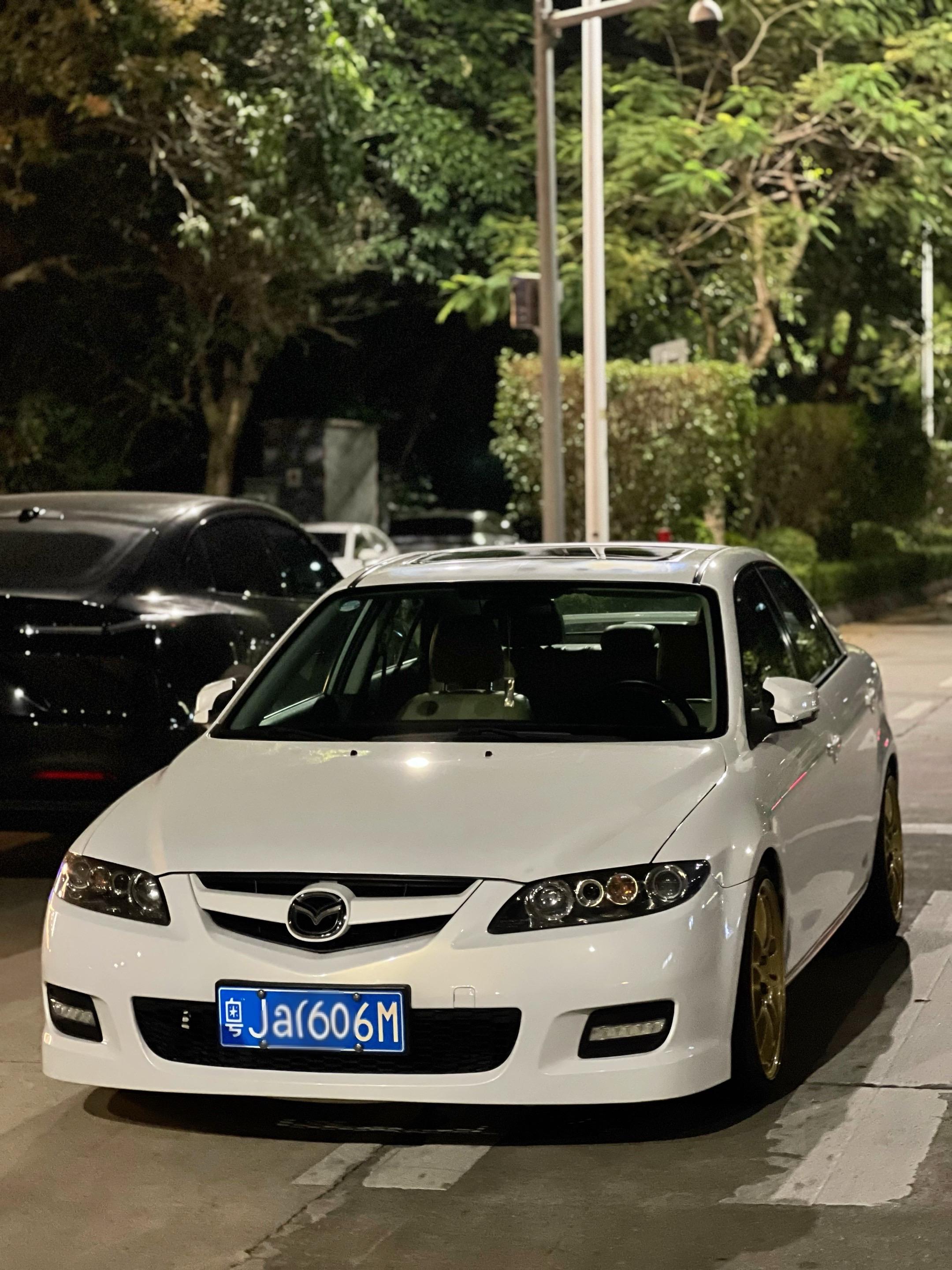 每当静静停下车，总会不禁拍上两张照片，每一张照片都在记录着你.