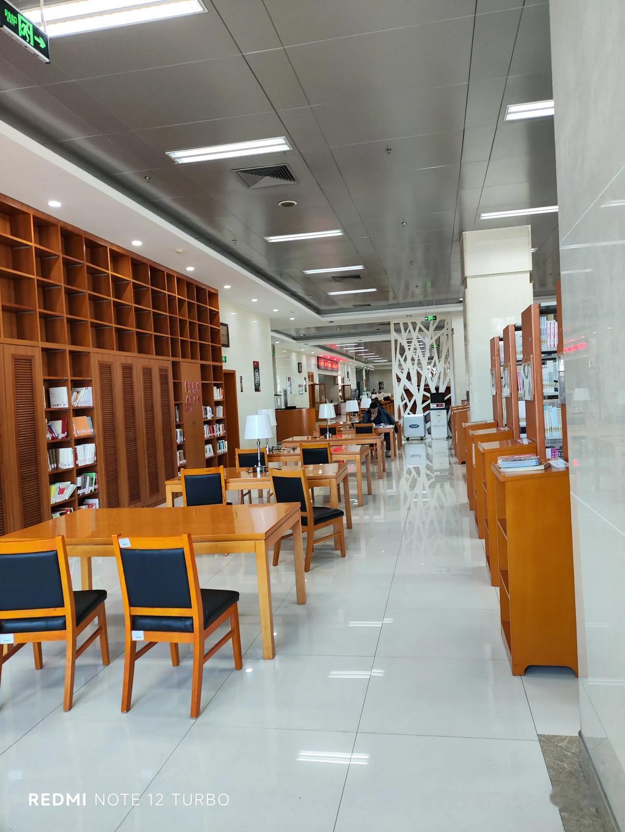 多年以后，再次坐到老位置，但再也找不回青涩的自己和逝去的青春！！！